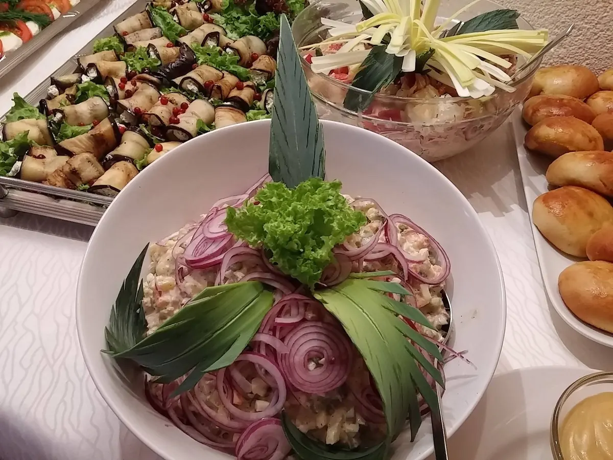 Buffet mit Vorspeisen und Canapés